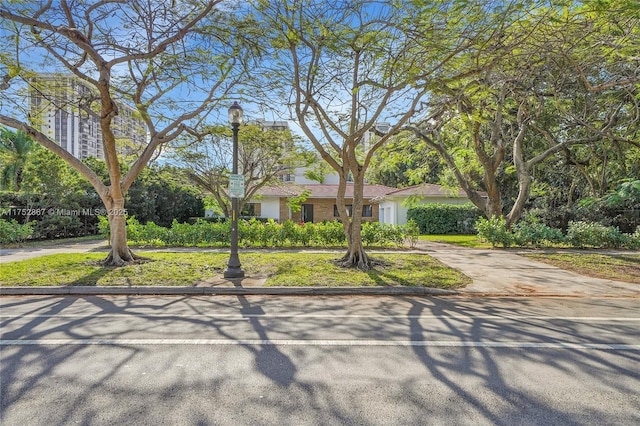 view of front of home with driveway