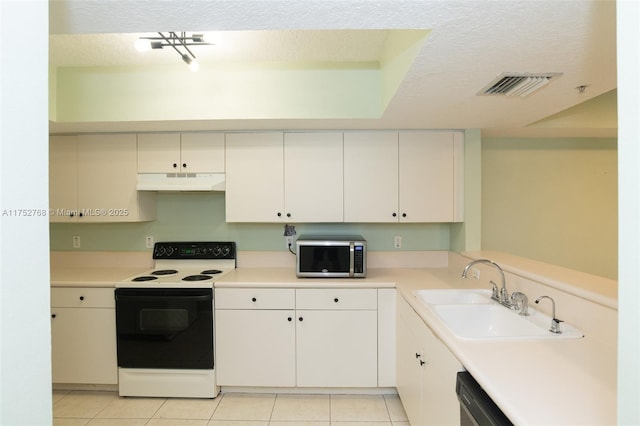 kitchen featuring under cabinet range hood, electric range, a sink, visible vents, and stainless steel microwave