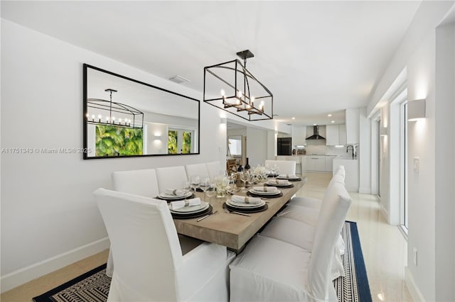 dining area featuring visible vents and baseboards