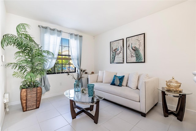 living area featuring light tile patterned floors and baseboards