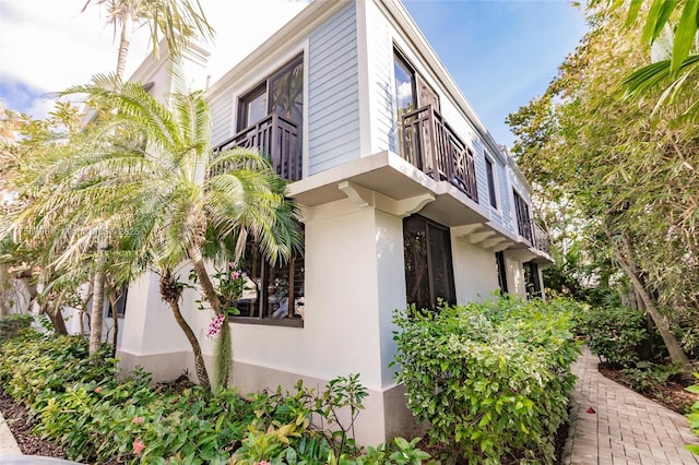 1698 S Ocean Ln Unit 171, Fort Lauderdale, FL 33316 - view of side of home with a balcony and stucco siding