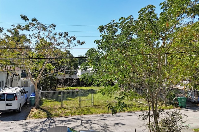 Listing photo 3 for 3828 Washington Ave, Miami FL 33133