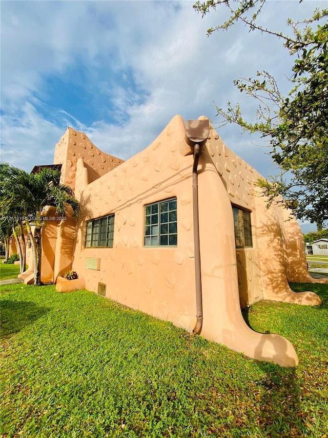200 Azure Way, Miami Springs, FL 33166 - view of side of home with a lawn