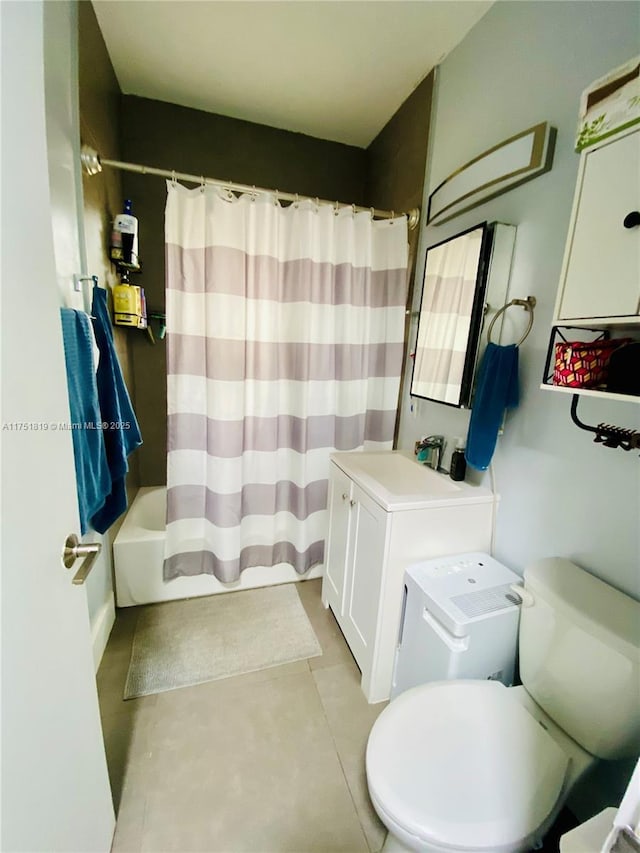200 Azure Way, Miami Springs, FL 33166 - full bath featuring toilet, shower / bath combination with curtain, and vanity