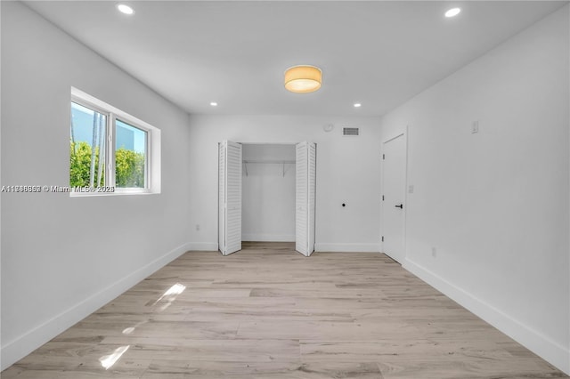 unfurnished bedroom featuring light wood-type flooring, baseboards, and recessed lighting