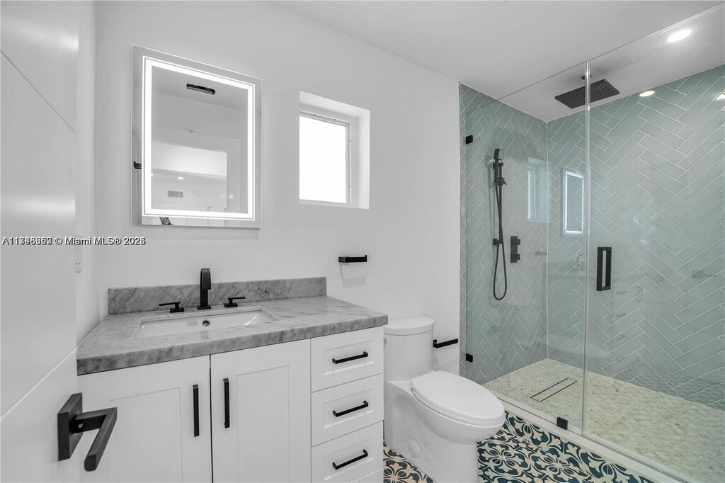 1905 Alamanda Dr, North Miami, FL 33181 - photo 4