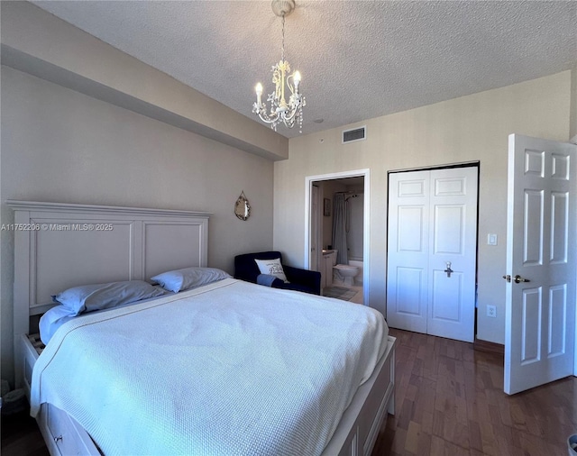 bedroom with visible vents, dark wood-style floors, a textured ceiling, a chandelier, and a closet