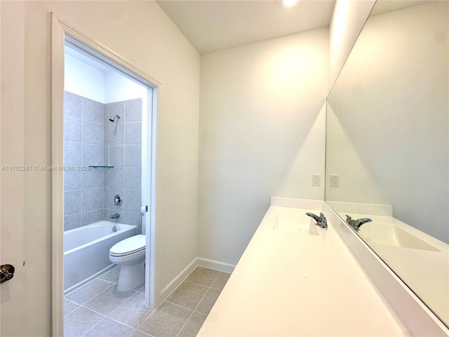 full bath featuring shower / washtub combination, toilet, vanity, baseboards, and tile patterned floors