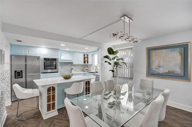 dining room featuring an inviting chandelier, baseboards, visible vents, and recessed lighting