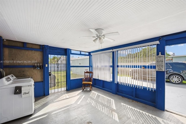 sunroom / solarium with ceiling fan