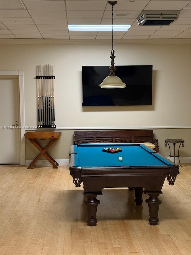 rec room featuring a drop ceiling, wood finished floors, visible vents, and baseboards