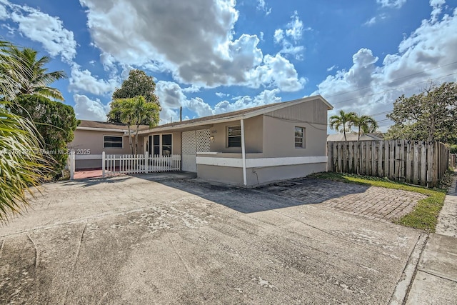 view of front of property featuring a fenced front yard and stucco siding