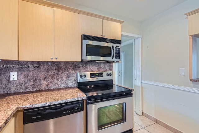 kitchen with stainless steel appliances, light brown cabinets, decorative backsplash, and light tile patterned floors