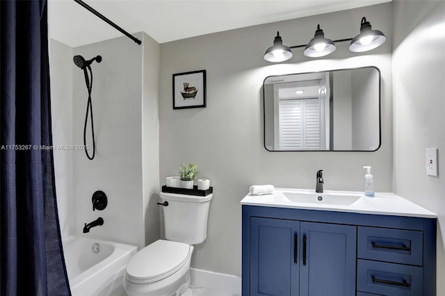 full bath featuring shower / bath combo, baseboards, vanity, and toilet