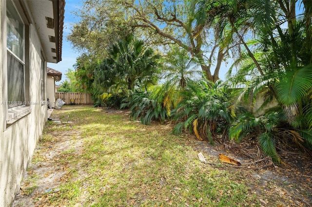 16358 S Mariposa Cir S, Pembroke Pines, FL 33331 - view of yard with fence