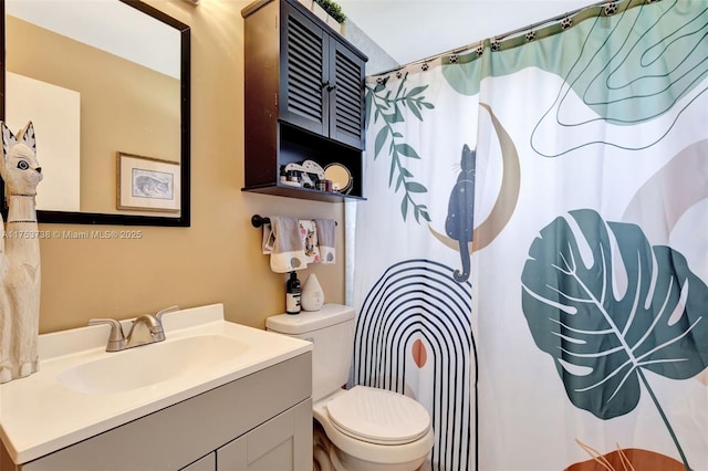 6820 NW 17th Ct, Margate, FL 33063 - bathroom featuring a shower with curtain, toilet, and vanity