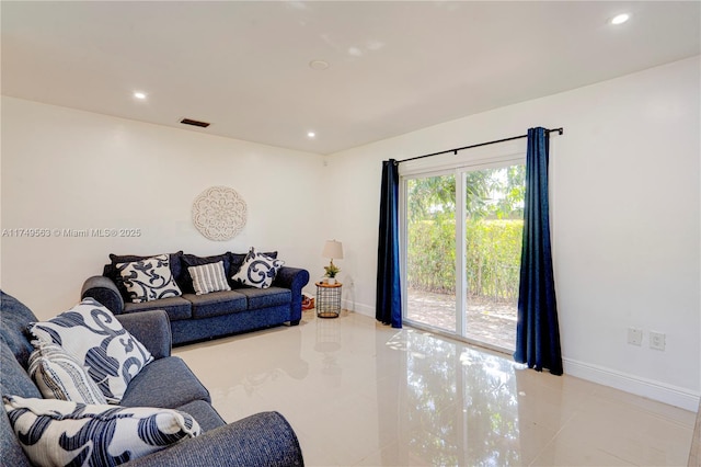 living area featuring visible vents, baseboards, and recessed lighting