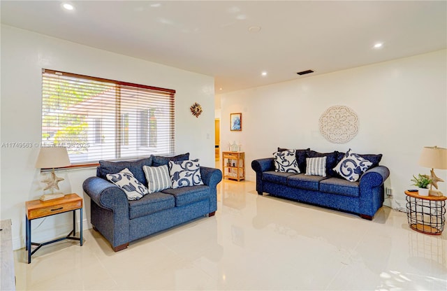 living area featuring baseboards, visible vents, and recessed lighting