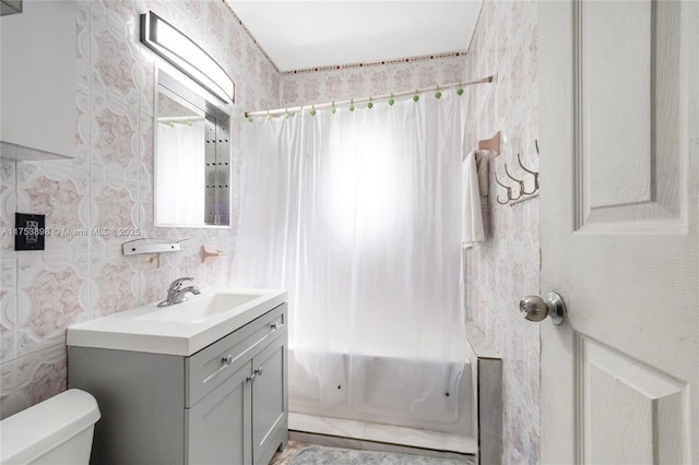 full bathroom featuring toilet, vanity, and shower / bath combo