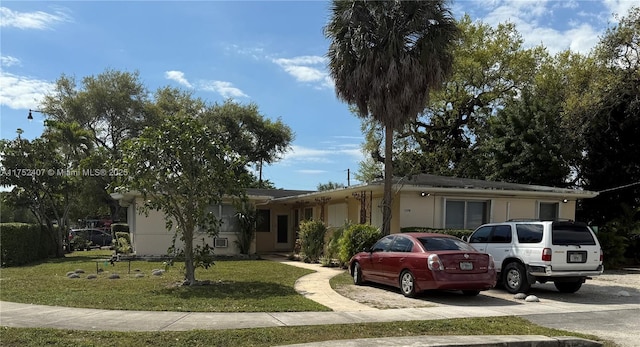 single story home featuring a front yard