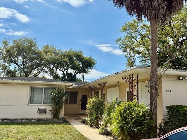 view of front of property featuring a front lawn and stucco siding