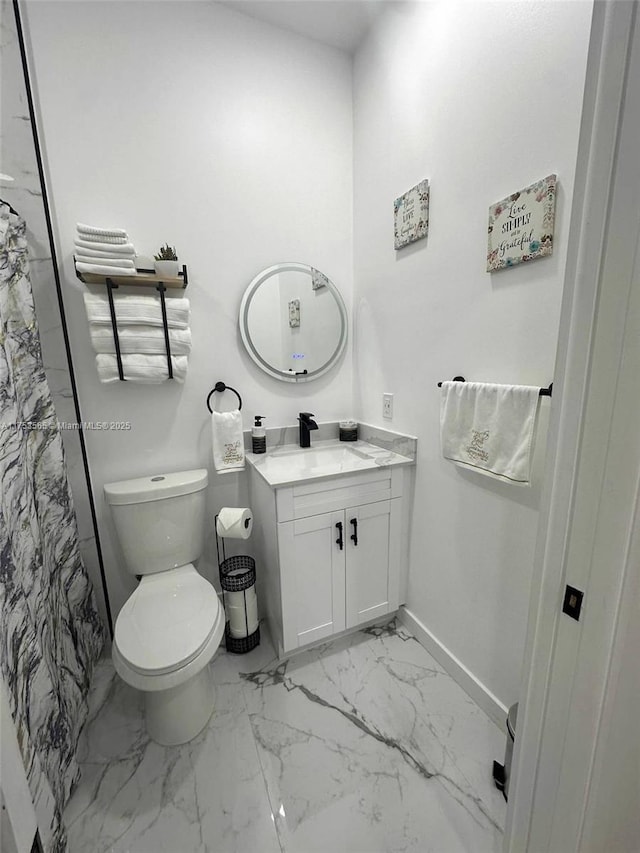 full bath with baseboards, a shower with shower curtain, toilet, marble finish floor, and vanity