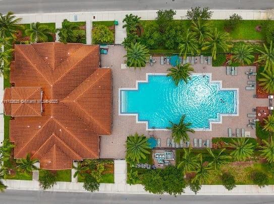 15340 SW 176th Ln, Miami, FL 33187 - bird's eye view of a pool area