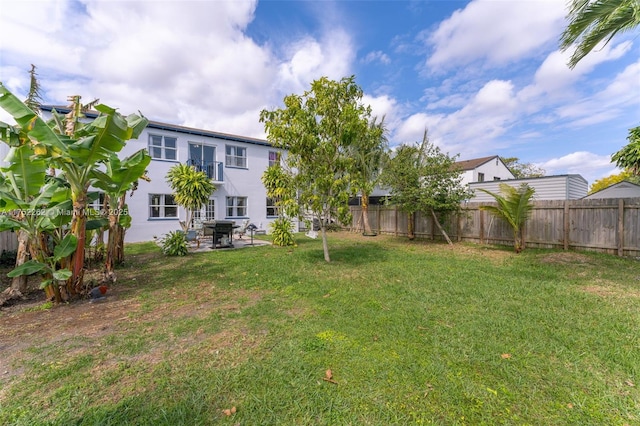 view of yard featuring a patio area and fence