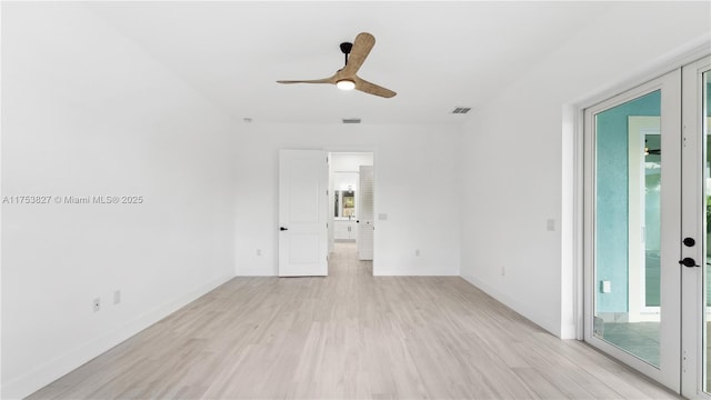 empty room featuring light wood-style floors, visible vents, ceiling fan, and baseboards