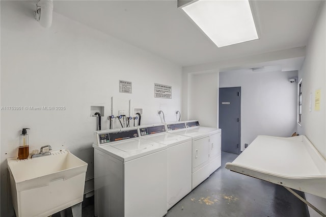 common laundry area featuring a sink and independent washer and dryer