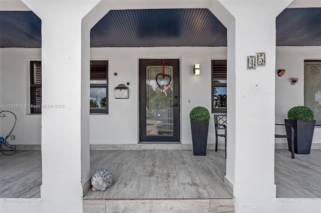 view of exterior entry featuring stucco siding