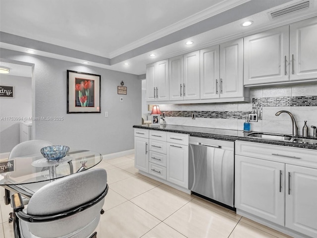 kitchen with a sink, tasteful backsplash, visible vents, and stainless steel dishwasher