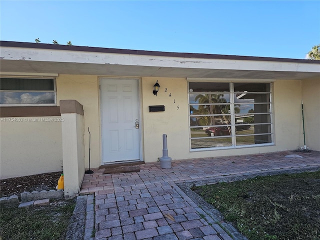 property entrance featuring stucco siding