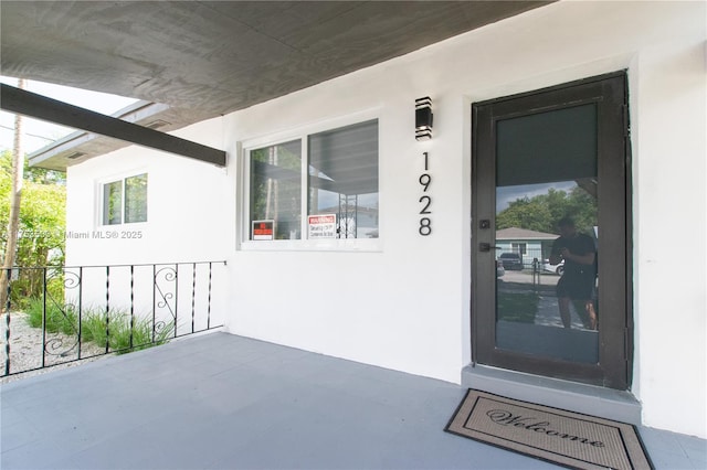 property entrance featuring stucco siding