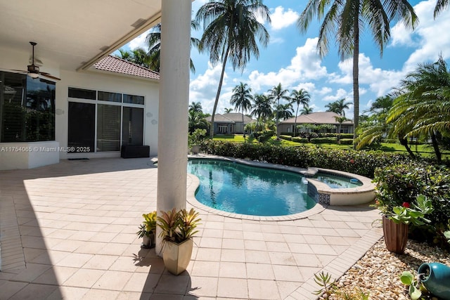 view of swimming pool featuring a pool with connected hot tub, a ceiling fan, and a patio area