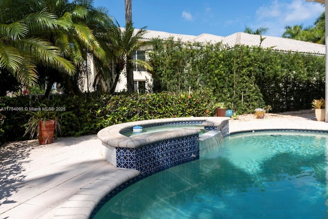 view of swimming pool featuring a pool with connected hot tub