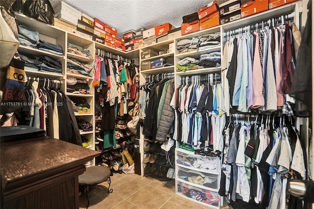 spacious closet with light tile patterned flooring