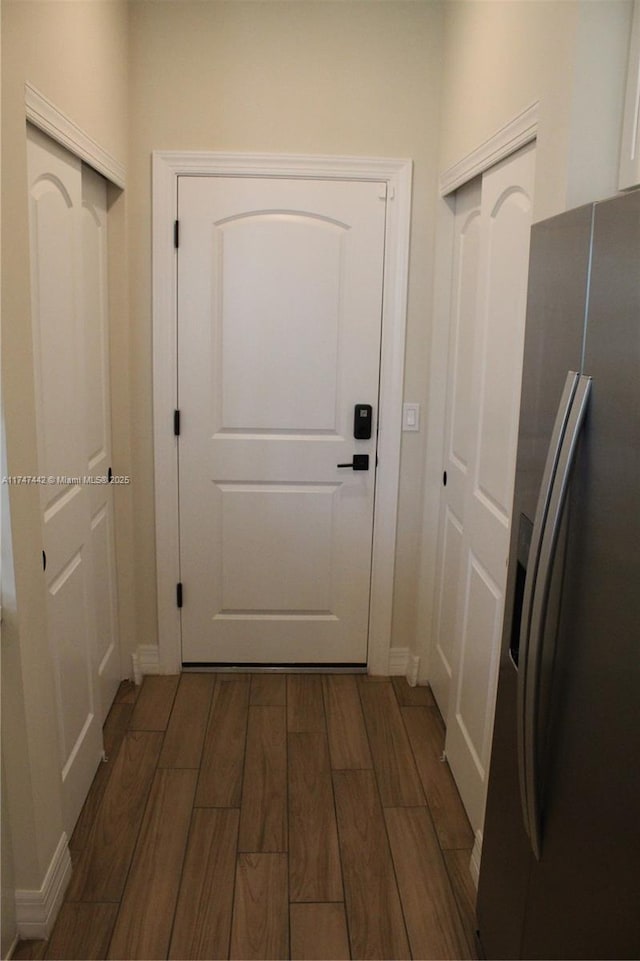 entryway featuring wood tiled floor