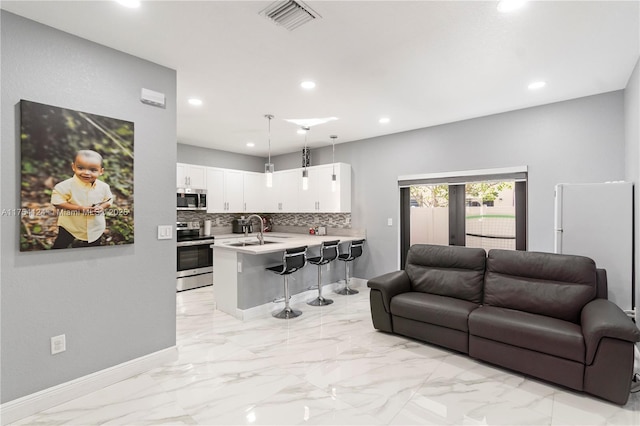 living area featuring baseboards, marble finish floor, visible vents, and recessed lighting