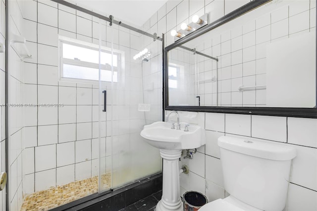 full bath featuring toilet, tasteful backsplash, a shower stall, and tile walls