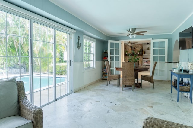 sunroom featuring a ceiling fan