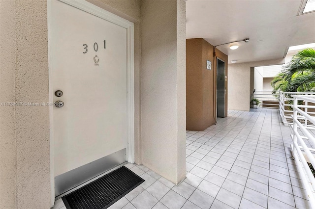 view of exterior entry with stucco siding