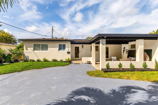 view of front of home featuring stucco siding