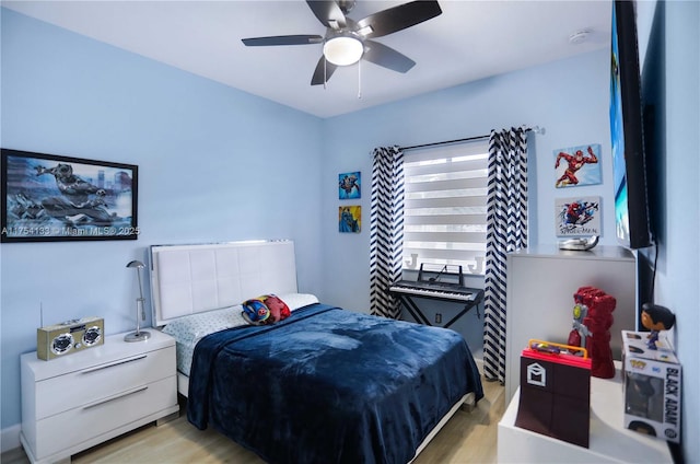 bedroom featuring light wood-type flooring and a ceiling fan