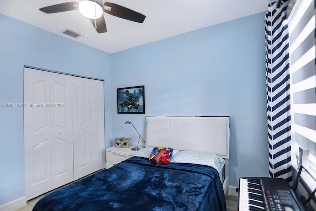 bedroom with a closet, visible vents, ceiling fan, and baseboards