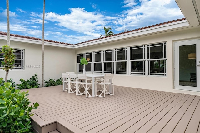 deck featuring outdoor dining area