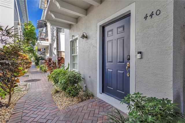 property entrance with stucco siding