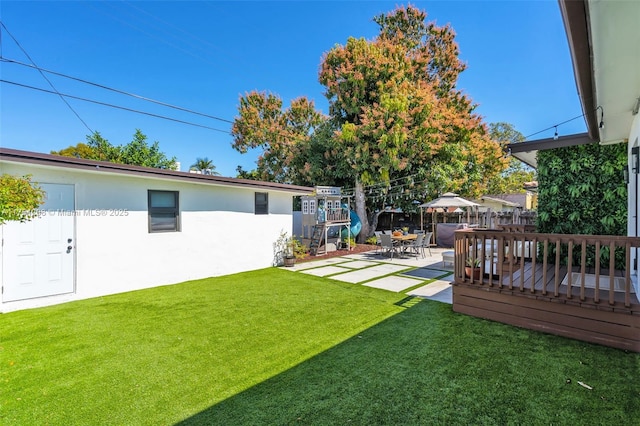 view of yard featuring a patio area and fence