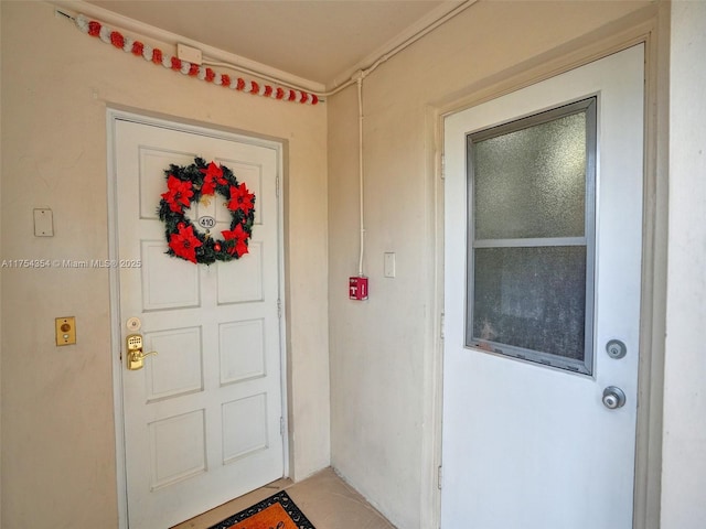 view of exterior entry featuring stucco siding