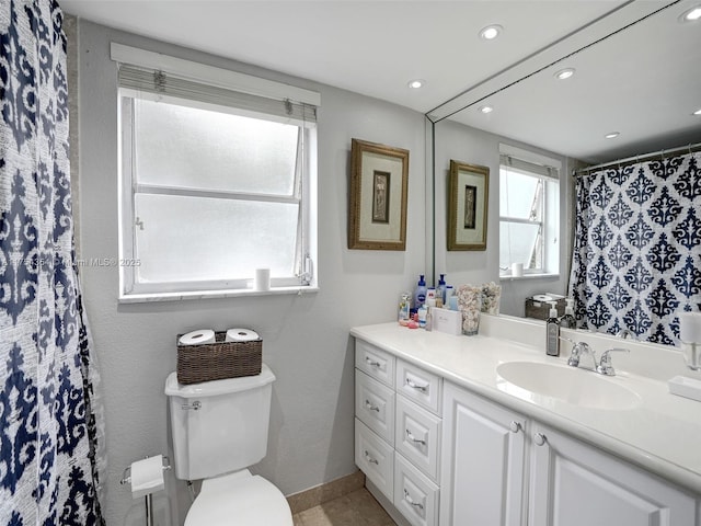 bathroom featuring a shower with curtain, vanity, toilet, and recessed lighting